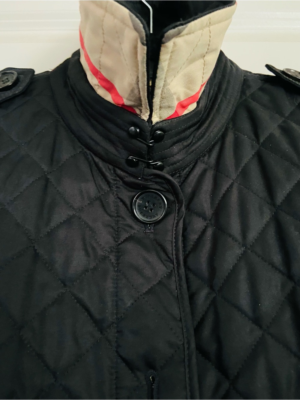Burberry Diamond Quilted Barn Jacket Black w/Burberry Plaid lining . - Picture 7 of 12
